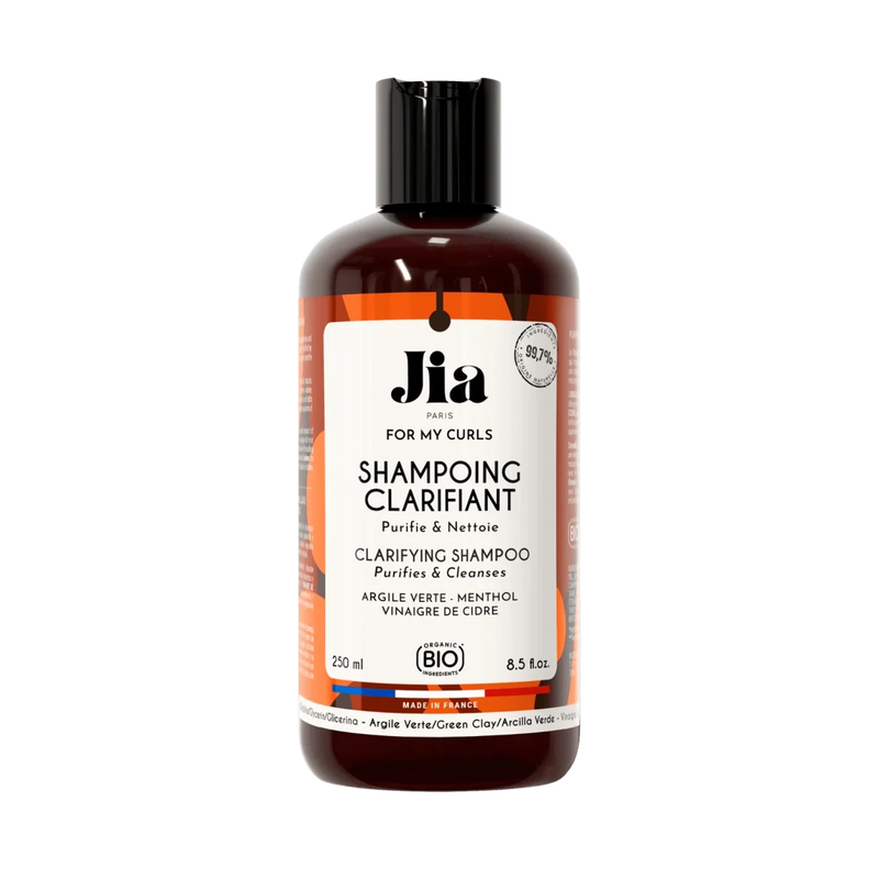 Shampoing clarifiant et cheveux bouclés : quand, comment et lequel choisir - L'art des boucles