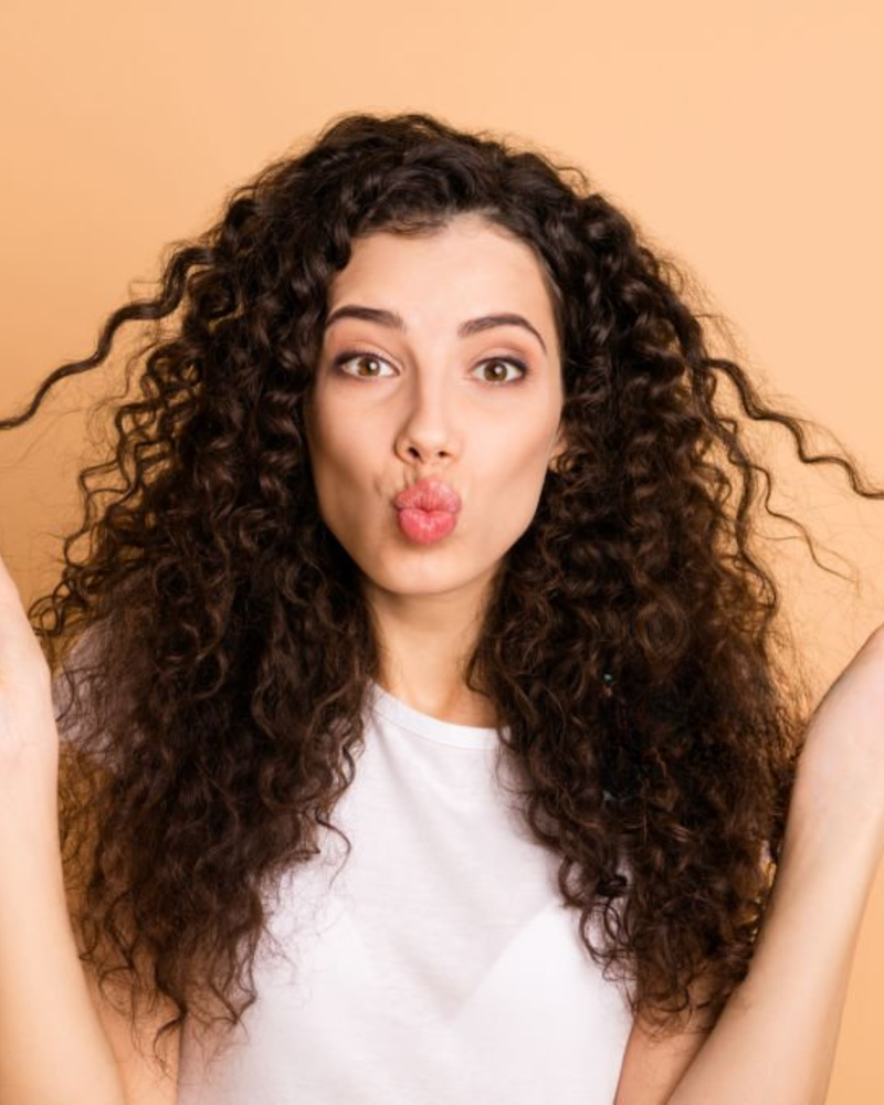 Secrets de beauté pour prendre soin des cheveux secs | L'art des boucles