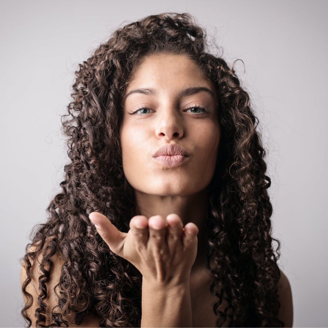 Astuces et gestes pour bien définir vos boucles - L'art des boucles