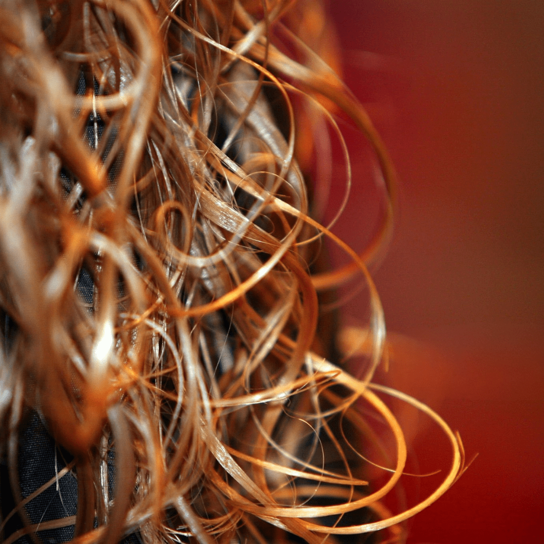 Routine cheveux bouclés fins : comment hydrater sans alourdir ? - L'art des boucles