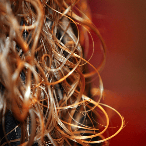 Routine cheveux bouclés fins : comment hydrater sans alourdir ?
