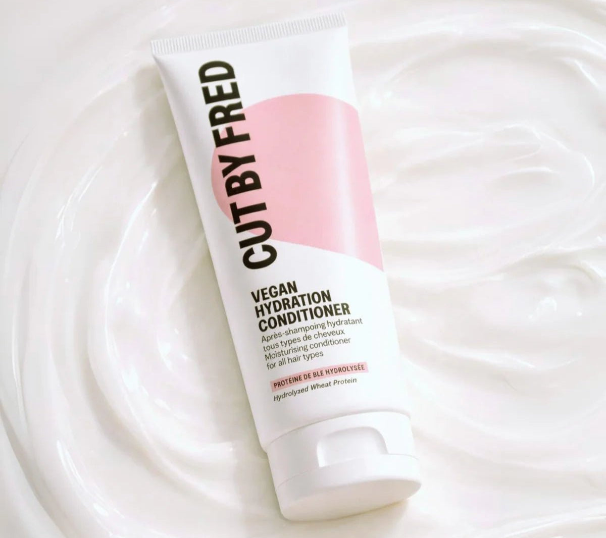 Après - Shampoing Hydratant Vegan Hydration Cut By Fred | L’Art des Boucles – soin capillaire naturel pour cheveux ondulés, bouclés, frisés et crépus | L’Art des Boucles Suisse