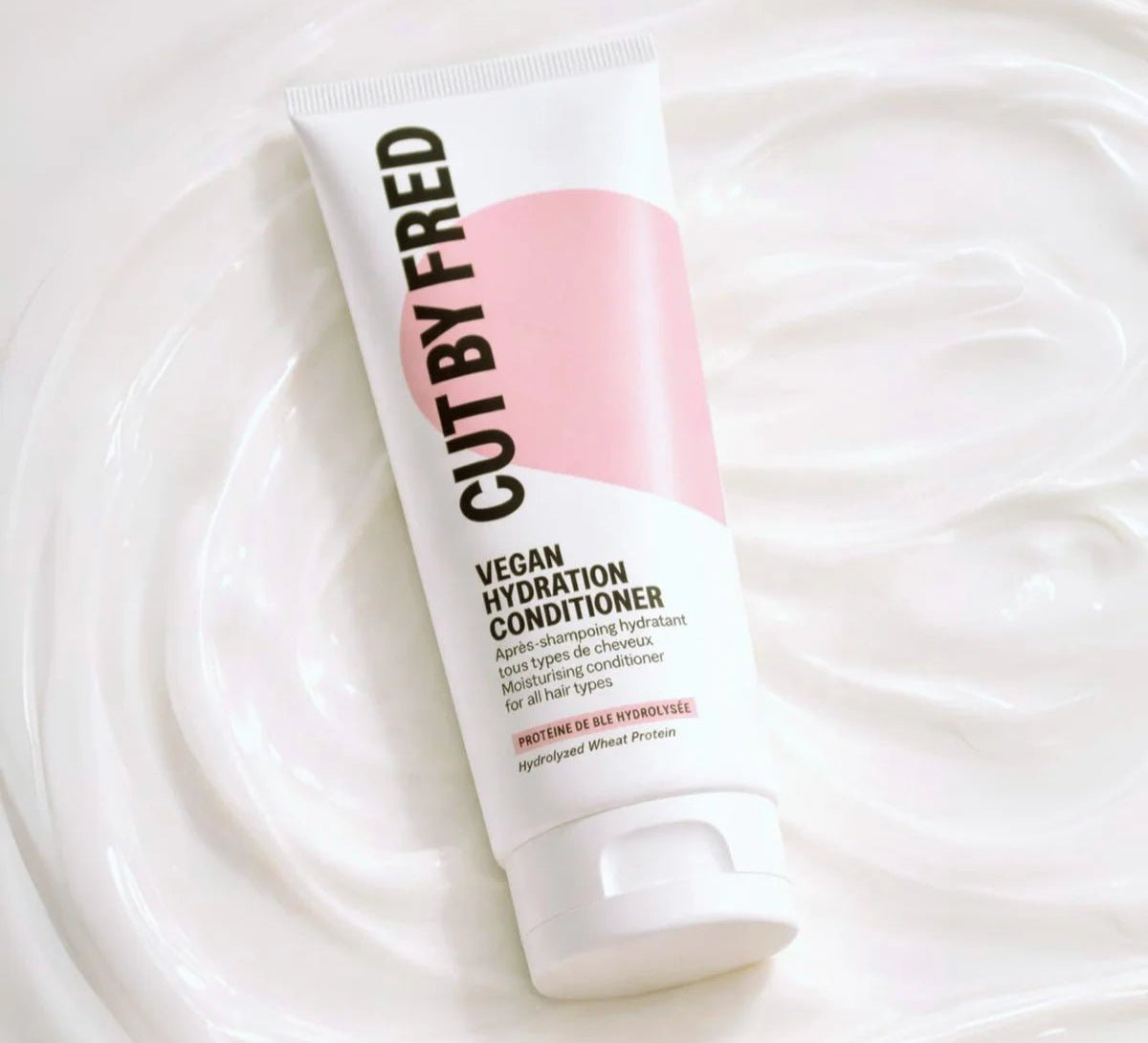 Après - Shampoing Hydratant Vegan Hydration Cut By Fred | L’Art des Boucles – soin capillaire naturel pour cheveux ondulés, bouclés, frisés et crépus | L’Art des Boucles Suisse