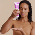 Gel coiffant Super Hold en action – longue tenue et définition des boucles naturelles