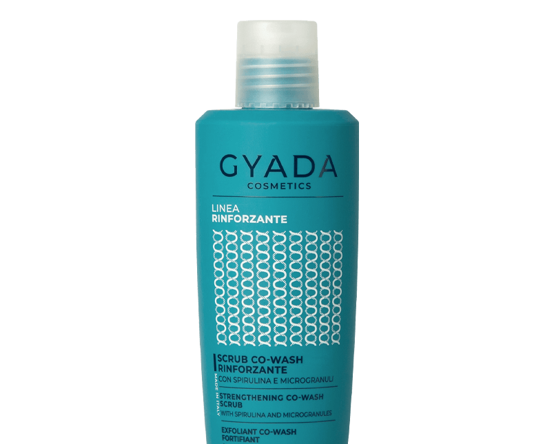 Soin capillaire Gyada à la spiruline – gommage nettoyant doux pour purifier et revitaliser les cheveux bouclés.
