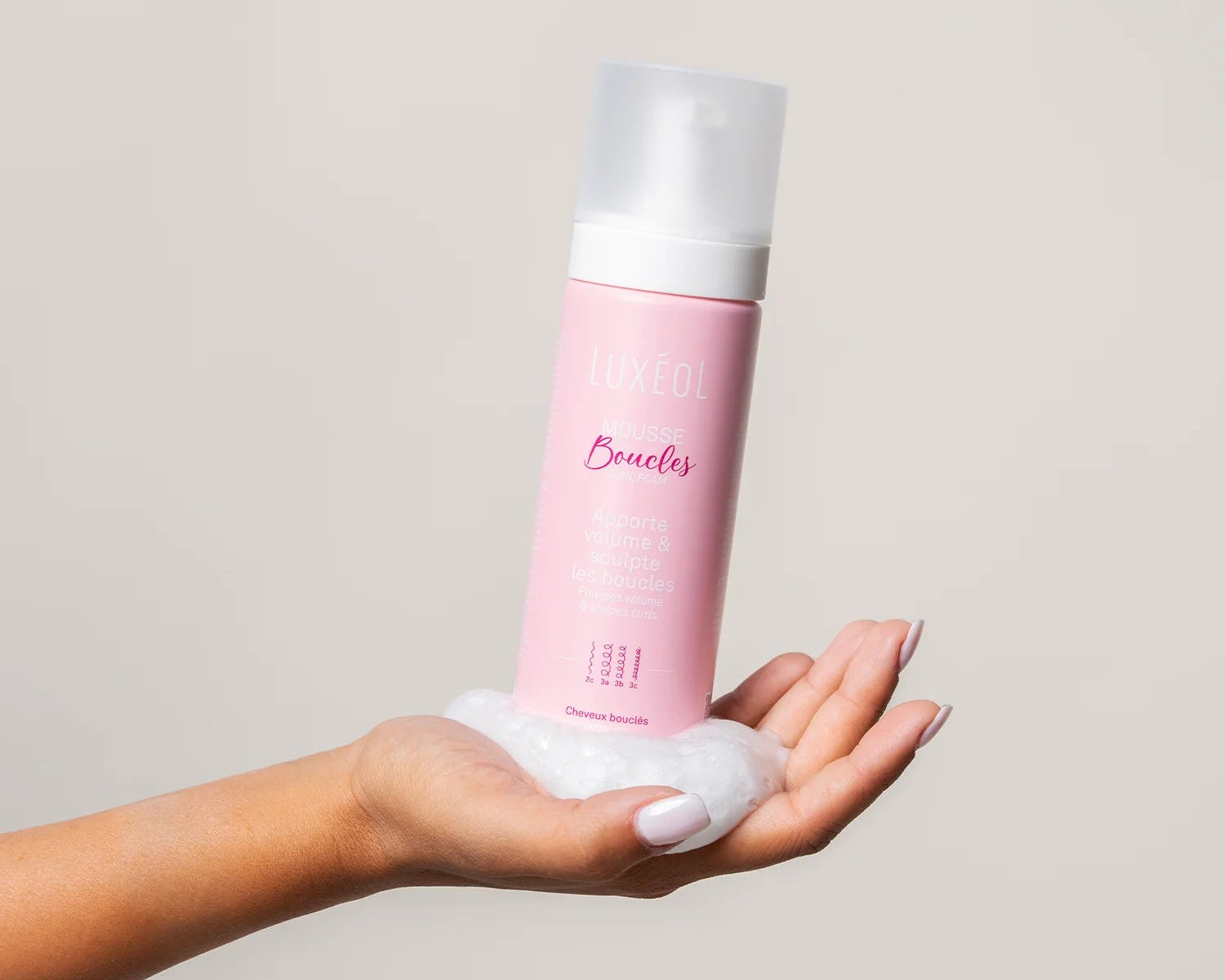 Mousse Boucles Luxéol – soin capillaire naturel pour cheveux ondulés, bouclés, frisés et crépus | L’Art des Boucles Suisse