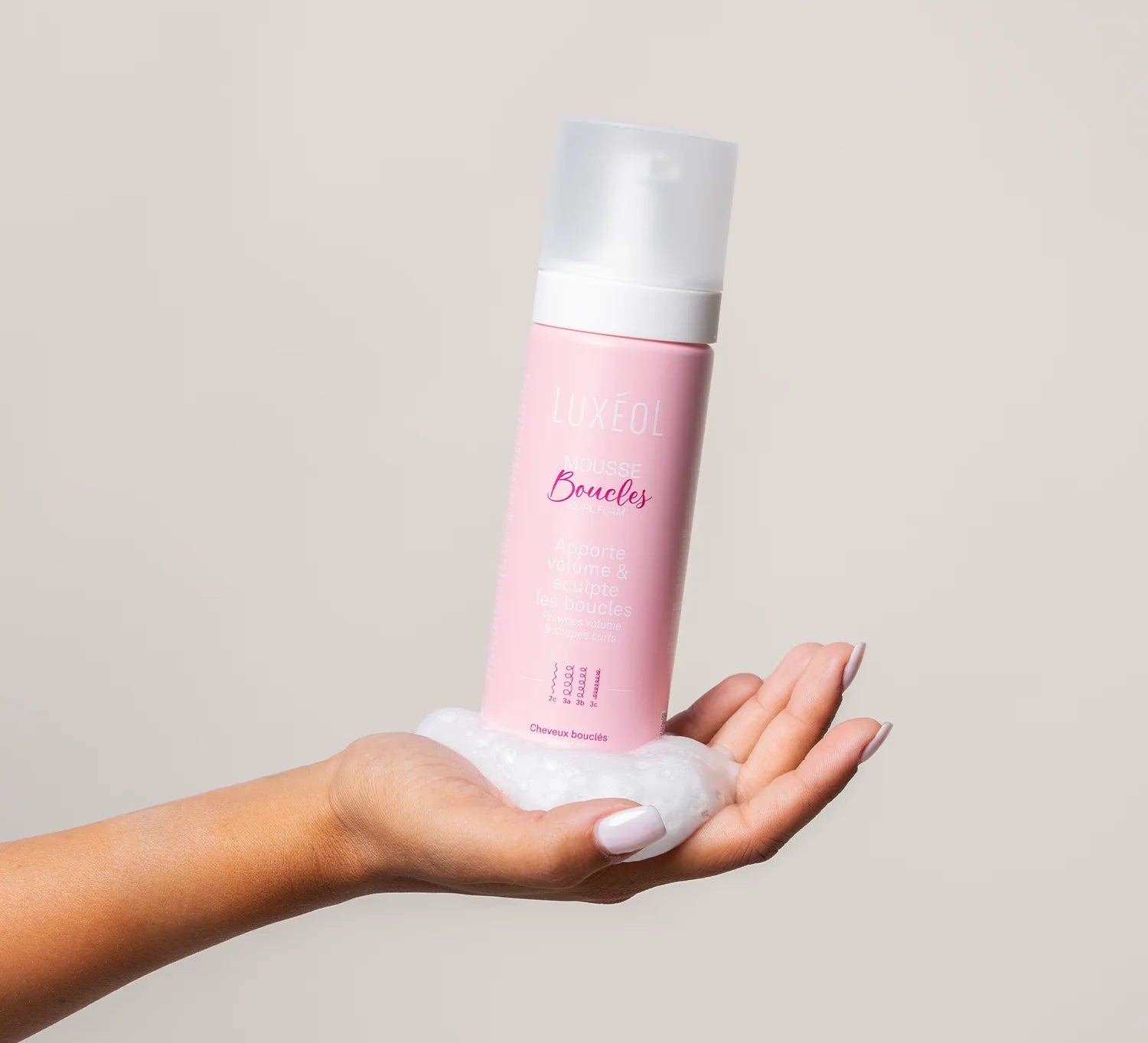 Mousse Boucles Luxéol – soin capillaire naturel pour cheveux ondulés, bouclés, frisés et crépus | L’Art des Boucles Suisse