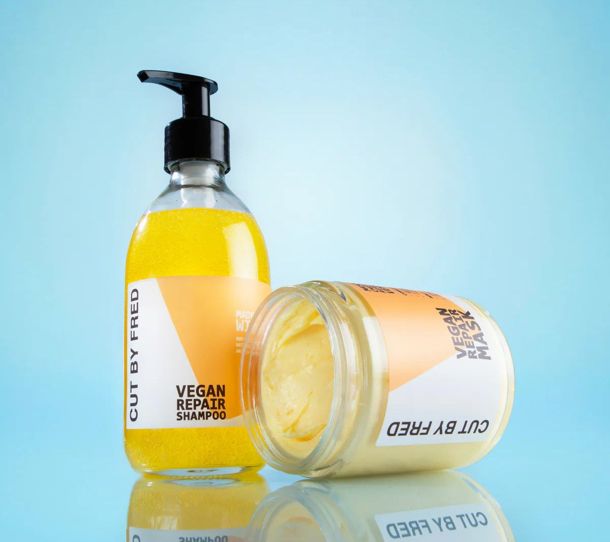 Shampoing réparateur vegan pour cheveux bouclés secs et abîmés – Cut By Fred – disponible chez L’Art des Boucles