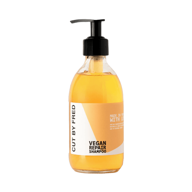 Shampoing Réparateur Vegan – Cheveux Bouclés Secs & Abîmés | Cut By Fred – soin capillaire naturel pour cheveux ondulés, bouclés, frisés et crépus | L’Art des Boucles Suisse