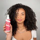 Application du Spray Coiffant Bouclème – boucles définies et souples