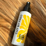 Spray Éclaircissant Blond Sun – Reflets Soleil Naturels | Cut By Fred – soin capillaire naturel pour cheveux ondulés, bouclés, frisés et crépus | L’Art des Boucles Suisse