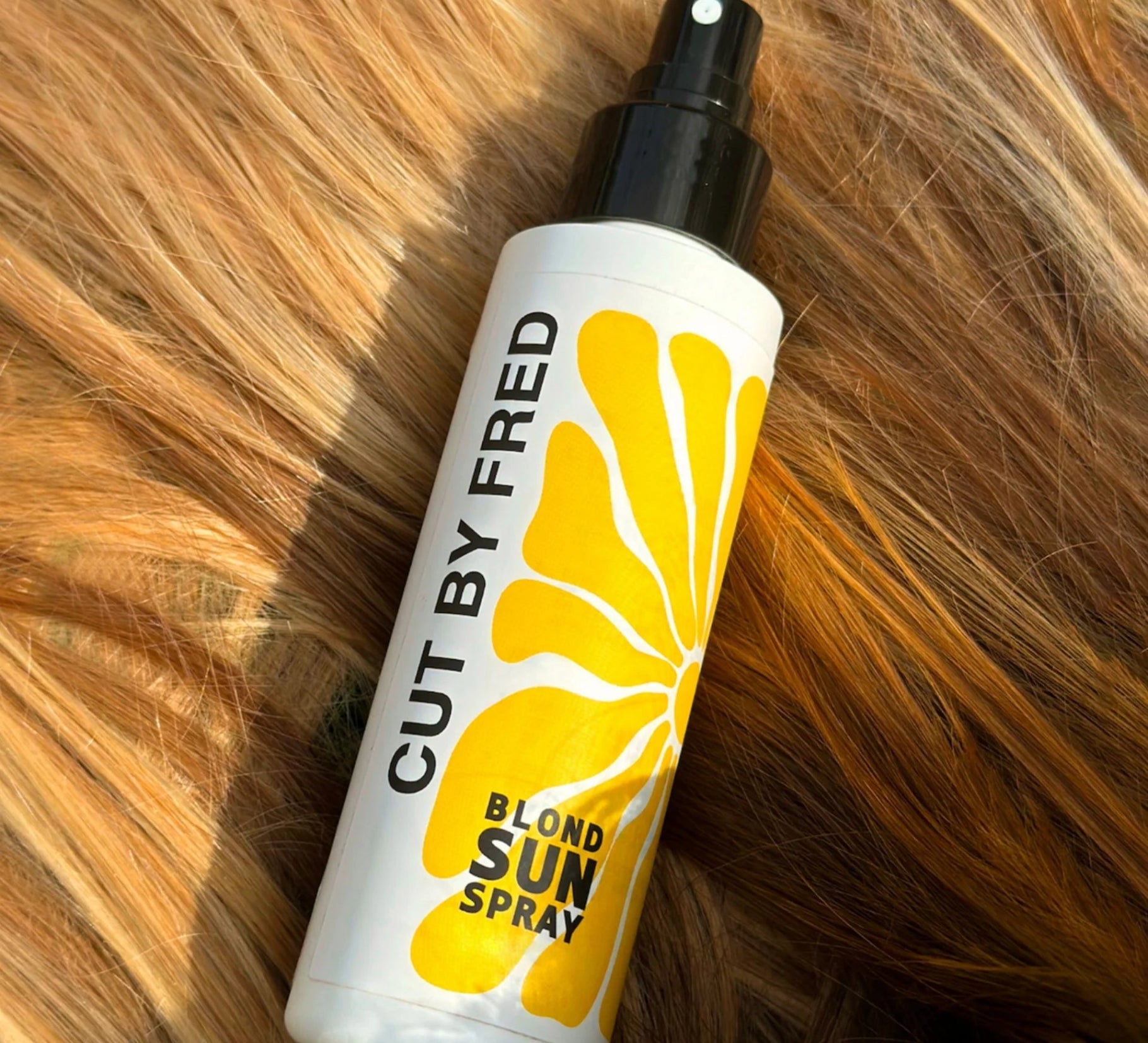 Spray Éclaircissant Blond Sun – Reflets Soleil Naturels | Cut By Fred – soin capillaire naturel pour cheveux ondulés, bouclés, frisés et crépus | L’Art des Boucles Suisse