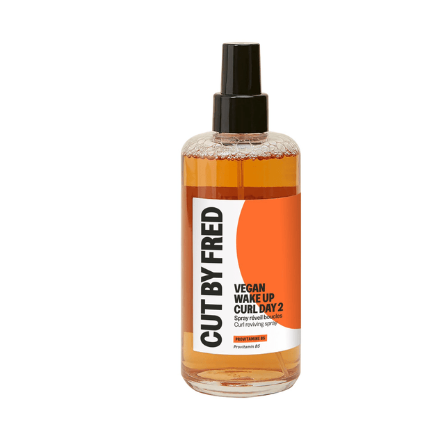 Spray Vegan Wake Up Curl Day 2 – Cut By Fred – soin capillaire naturel pour cheveux ondulés, bouclés, frisés et crépus | L’Art des Boucles Suisse
