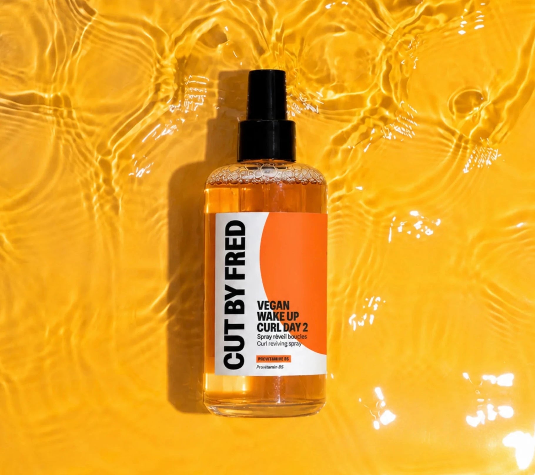 Spray Vegan Wake Up Curl Day 2 – Cut By Fred – soin capillaire naturel pour cheveux ondulés, bouclés, frisés et crépus | L’Art des Boucles Suisse