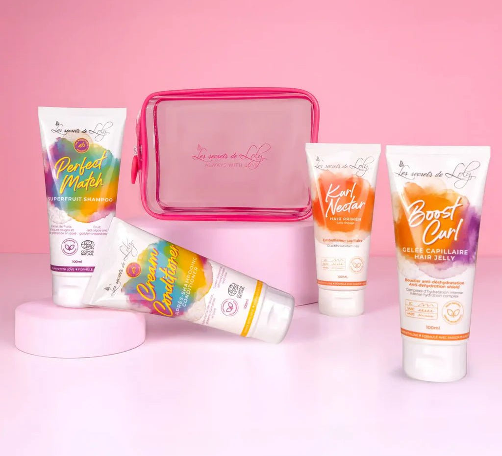 Routine capillaire voyage – trousse cheveux bouclés Les Secrets de Loly